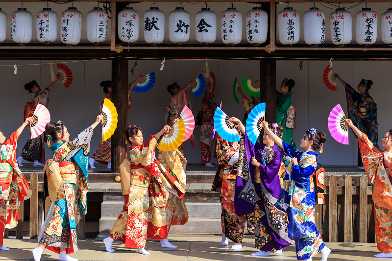 きもので集う園遊会・後編（上七軒　市まりさん、市知さん、勝奈さん、市多佳さん）_f0155048_2246182.jpg