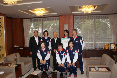 第７１回国民体育大会ソフトテニス競技兵庫県代表（成年女子）チーム市長表敬訪問_c0149152_17523073.jpg