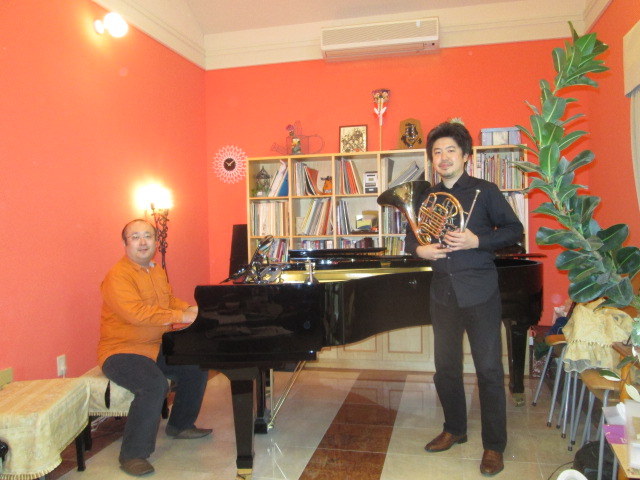 アルトサックスの土屋徹博氏とホルンの岡本和也氏と曲決め_d0159273_5171644.jpg