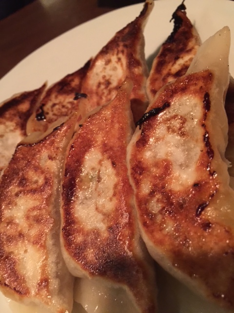 餃子でふける六本木の夜_d0339681_17135360.jpg