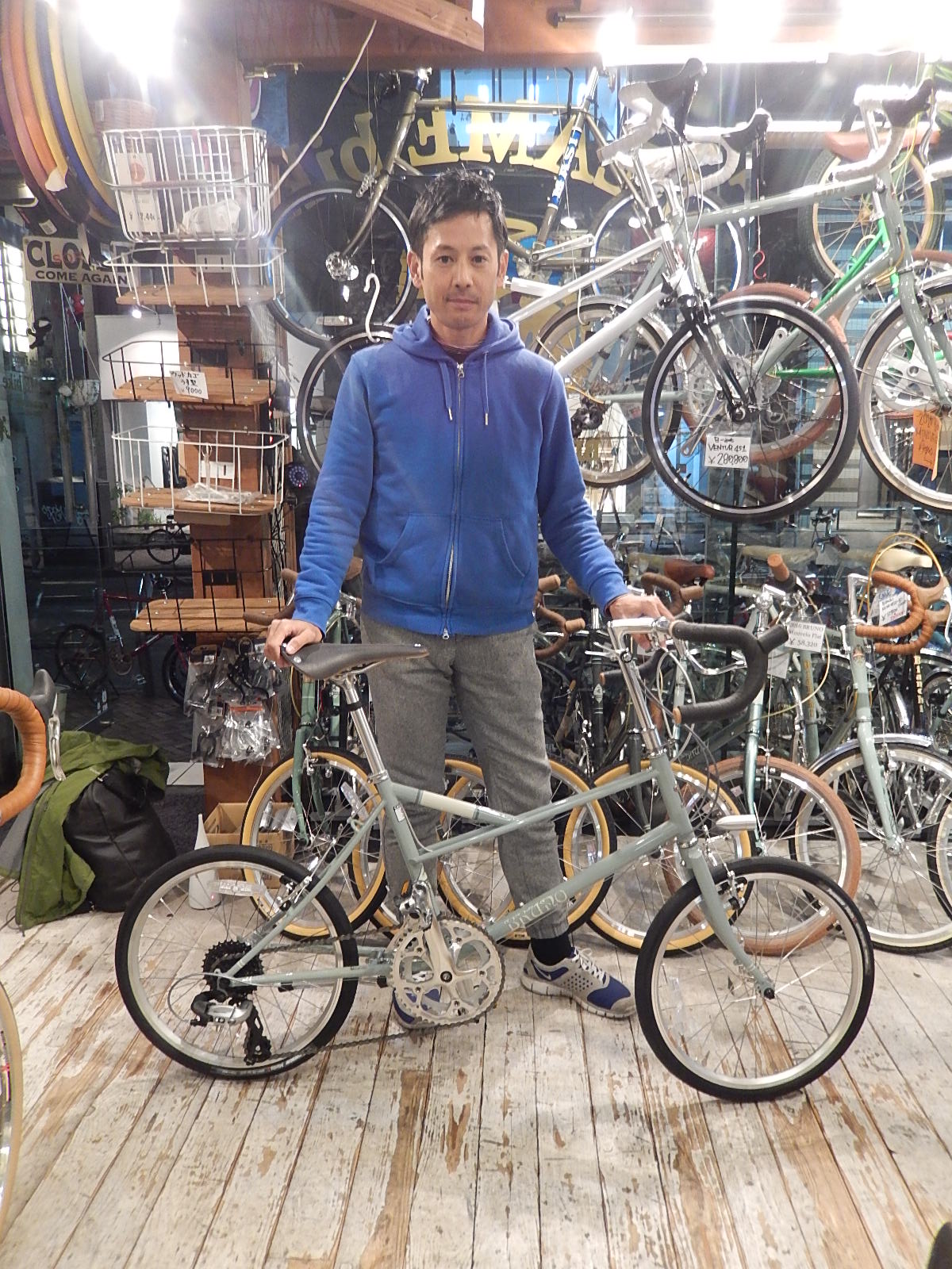 11月10日 渋谷 原宿 の自転車屋 FLAME bike前です_e0188759_1841386.jpg