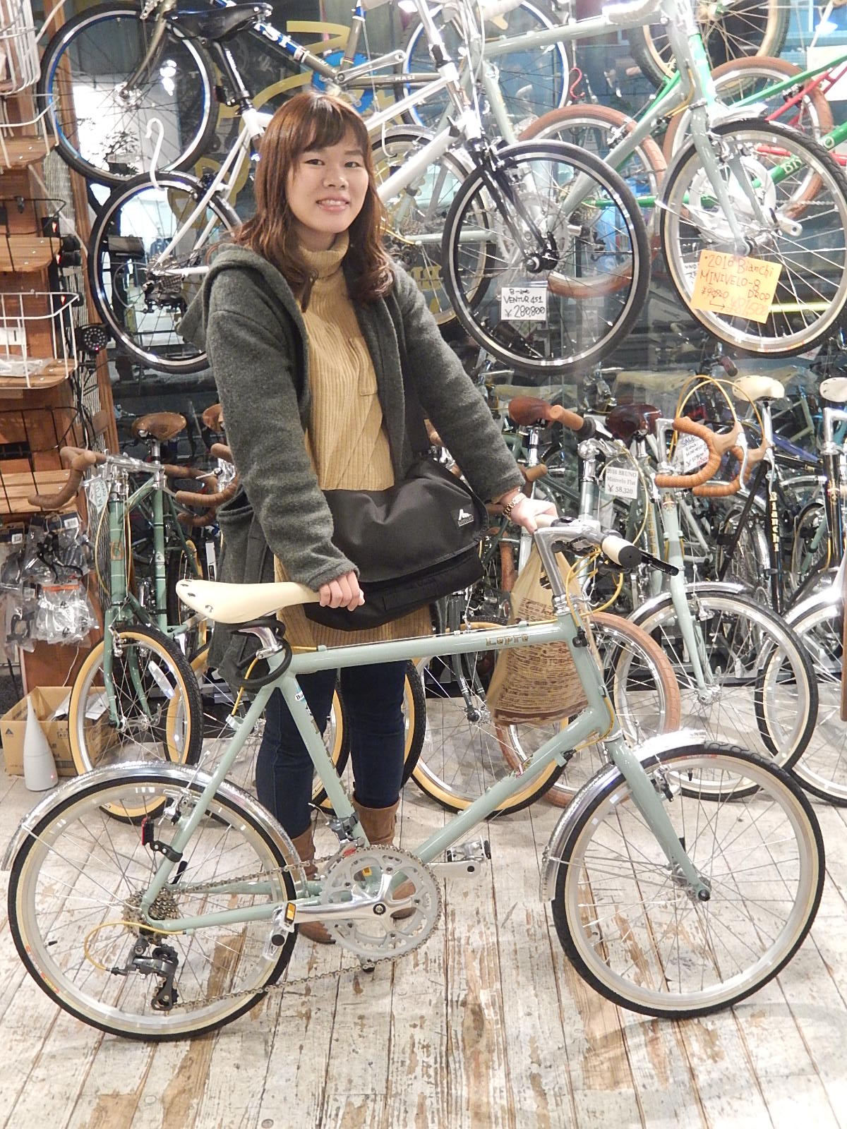 11月10日 渋谷 原宿 の自転車屋 FLAME bike前です_e0188759_1872616.jpg