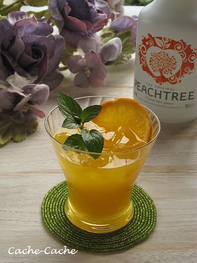 Peachtreeでカクテル ピーチ オレンジジンジャー キッチンで猫と