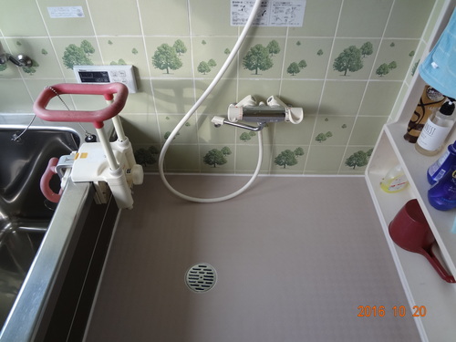 浴室床の改修工事_c0233456_1121513.jpg