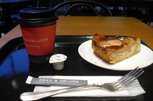 DEAN&DELUCA（ディーン＆デルーカ）　『アップルサワークリームケーキ』_a0326295_20294757.jpg