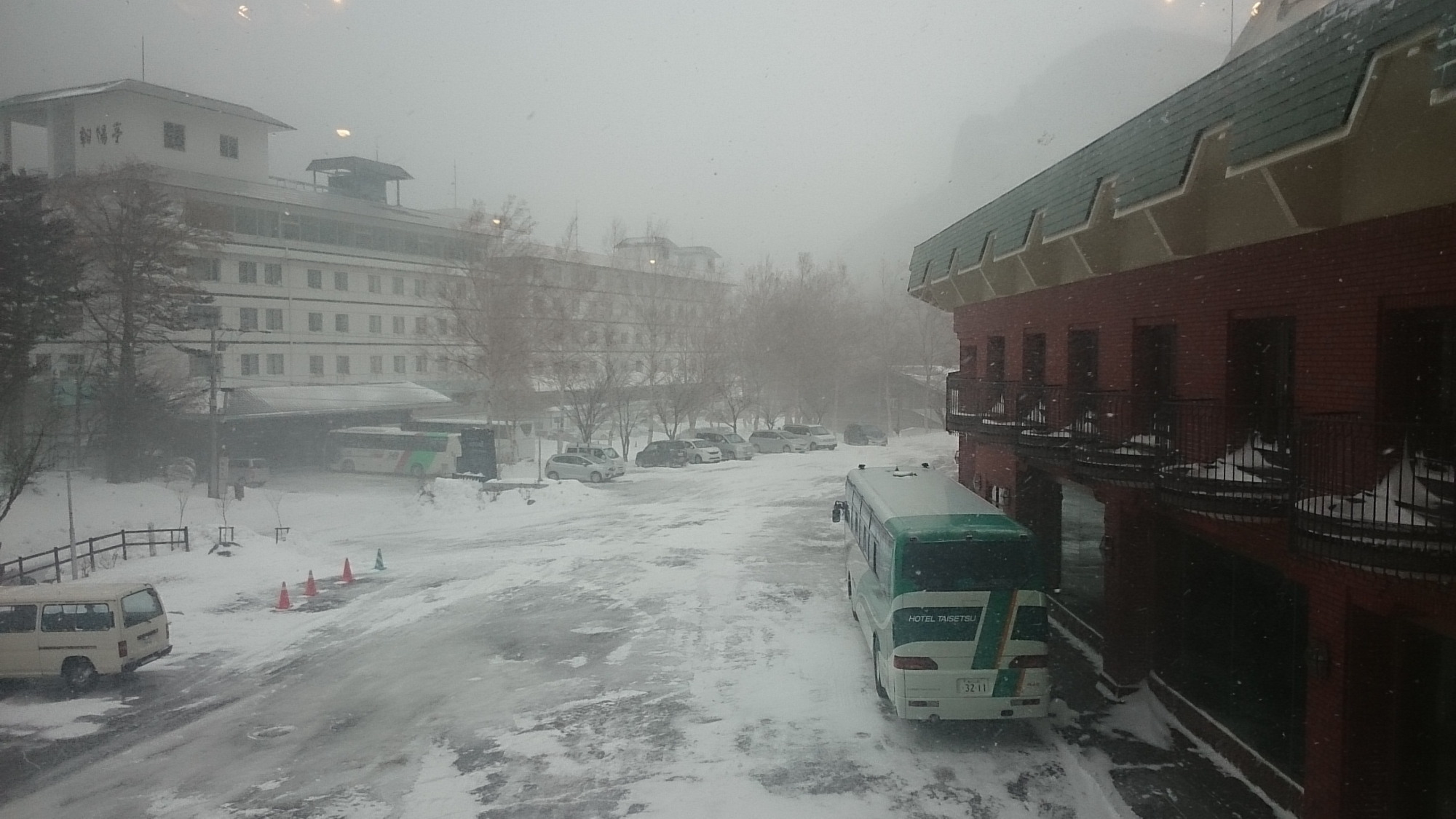 「とほ宿」の総会で・・吹雪の三国峠を越えて層雲峡温泉へ_f0276498_23333462.jpg