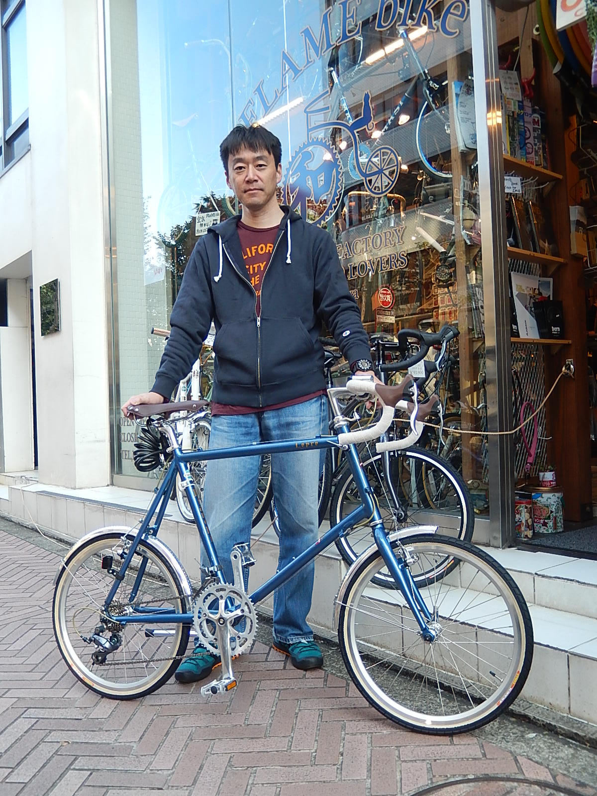11月12日 渋谷 原宿 の自転車屋 FLAME bike前です_e0188759_1828254.jpg