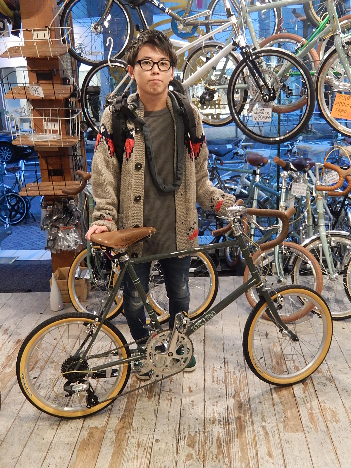 11月12日 渋谷 原宿 の自転車屋 FLAME bike前です_e0188759_1830458.jpg