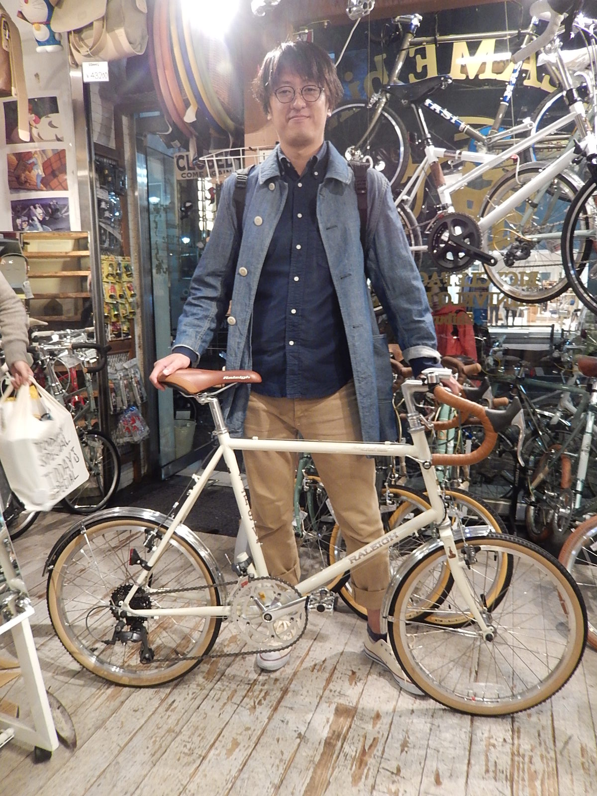 11月12日　渋谷　原宿　の自転車屋　FLAME bike前です_e0188759_1835404.jpg