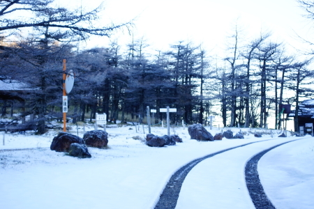 湯の丸高峰林道も冬用タイヤで通行可能16日まで_e0120896_07494256.jpg