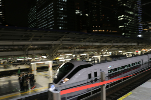 東京駅新幹線ホームからの夜景_c0075701_15551248.jpg