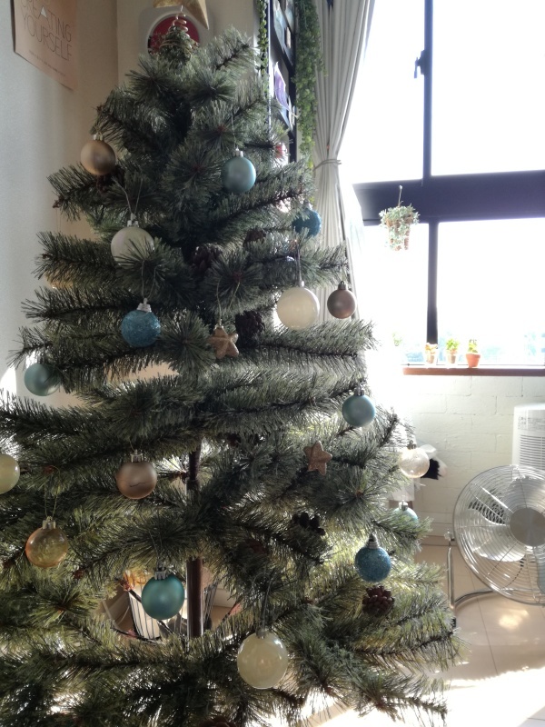 クリスマスツリー 今年のテーマカラーはこの色に決定 Peppy Days