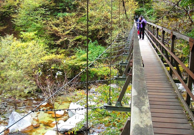 <2016年10月29~30日>中高同級生・秋のハイキング一泊旅行(山梨・白州)_c0119160_19445281.jpg