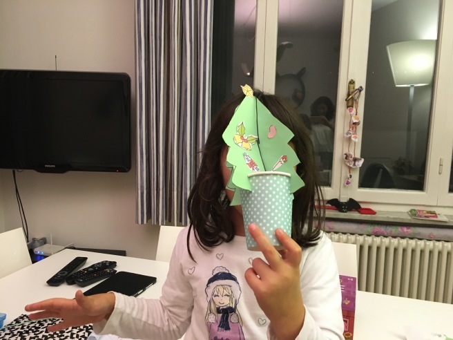 イタリアで日本語幼児教育: クリスマスツリーと果物、名前と”た”_b0246303_19225452.jpg