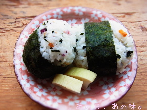 【ふたり弁】黒鰈焼き。猫と毛糸と、ガラス瓶。_a0305046_09412352.jpg