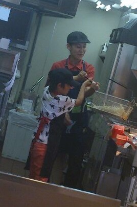 チビ輔 マクドのクルーになる~☆_e0123286_17362294.jpg