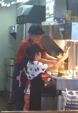 チビ輔 マクドのクルーになる~☆_e0123286_17363717.jpg