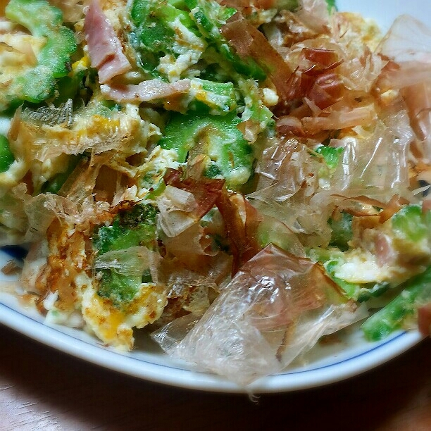 今年最後のゴーヤチャンプルーと適当餃子_d0138307_06174424.jpg