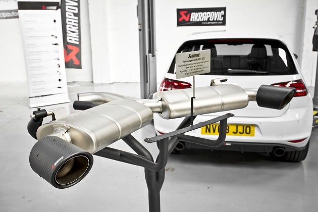 Akrapovic!!!　　　_e0157917_22313050.jpg