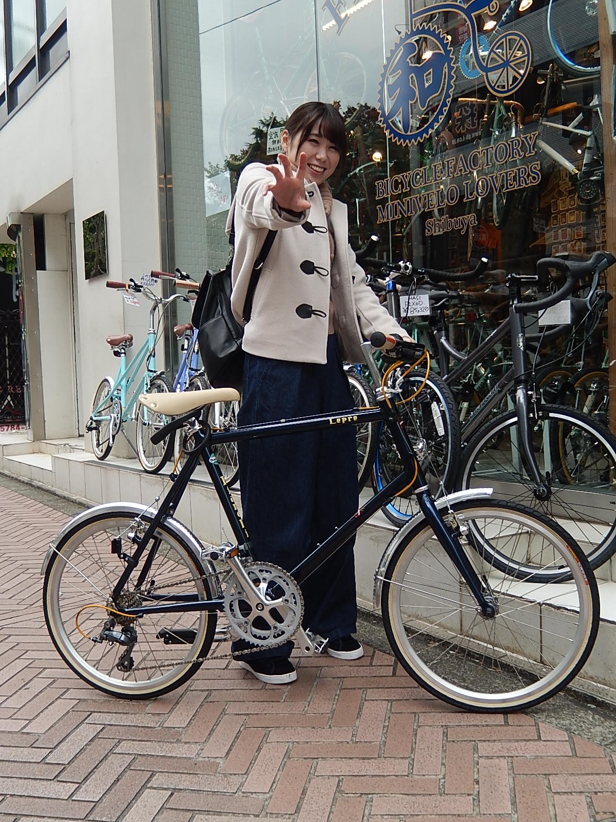 11月16日 渋谷 原宿 の自転車屋 FLAME bike前です_e0188759_1731584.jpg