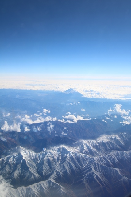 ANAでの素敵な旅@今年初冠雪の富士山、快晴の空に冠雪の富士山・・・伊丹空港から仙台空港へ_d0181492_12012890.jpg