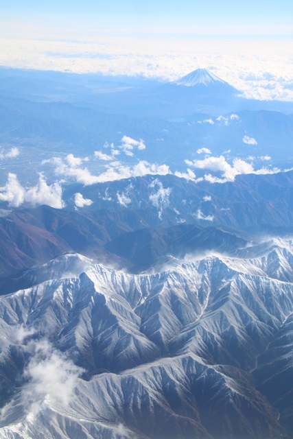 ANAでの素敵な旅@今年初冠雪の富士山、快晴の空に冠雪の富士山・・・伊丹空港から仙台空港へ_d0181492_12014719.jpg