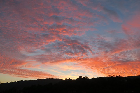 夕焼けに雲燃えて、晩秋のペルージャ_f0234936_6301678.jpg