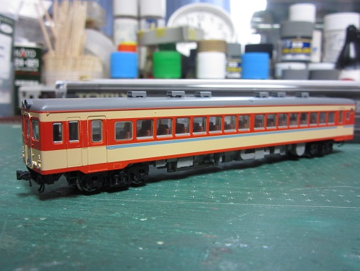 トミックス・キハ55系初期急行色入線 : 赤い電車は臼い線