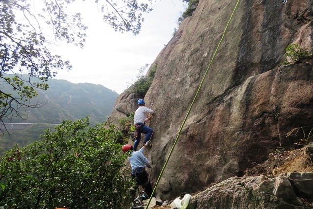 小豆島吉田川の岩場クライミング2_b0227552_20134720.jpg