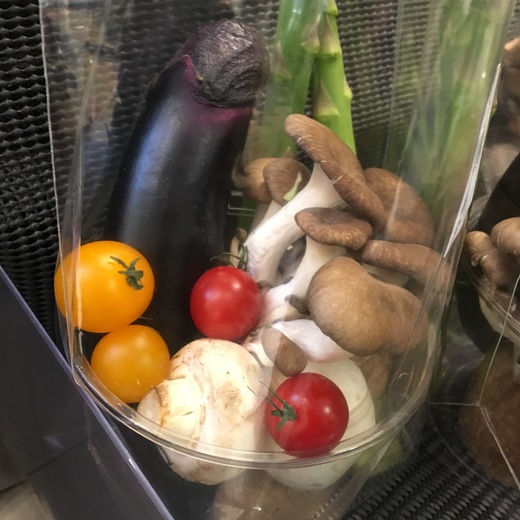 百貨店の野菜売り場_c0133561_1581960.jpg