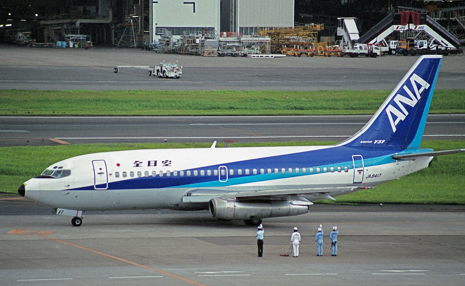 BOEING 737-200Adv / JA8417 : SKY LOUNGE GARDEN -transporter BOEING 737-200Adv / JA8417 : SKY LOUNGE GARDEN -transporter
