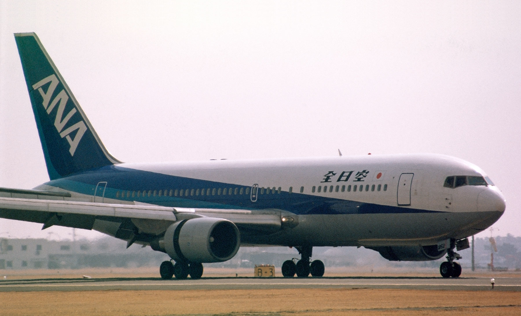 Boeing 767-200 / JA8252 : SKY LOUNGE GARDEN -transporter side-