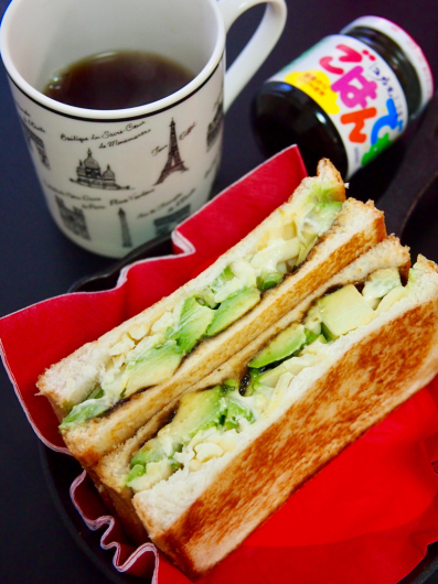 簡単朝ごはん！アボカドと海苔の佃煮で和風パニーニ＊和ニーニ＊ホットサンド＊フライパン_c0367062_09263421.jpg