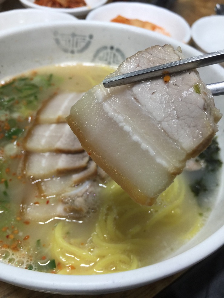 行列が絶えない姉妹グクス(자매국수)_b0060363_12442046.jpg
