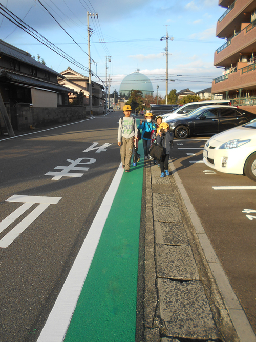 通学路安全確保の路面カラー塗装（一宮市三ツ井）_d0095910_12322691.jpg