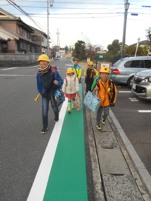 通学路安全確保の路面カラー塗装（一宮市三ツ井）_d0095910_1234291.jpg