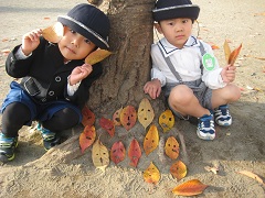 11月18日 (落ち葉で顔を作ったよ)_d0091723_1424264.jpg
