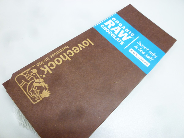 lovechock ORGANIC RAW CHOCOLATE Sweet nibs & Sea salt_c0152767_21250085.jpg