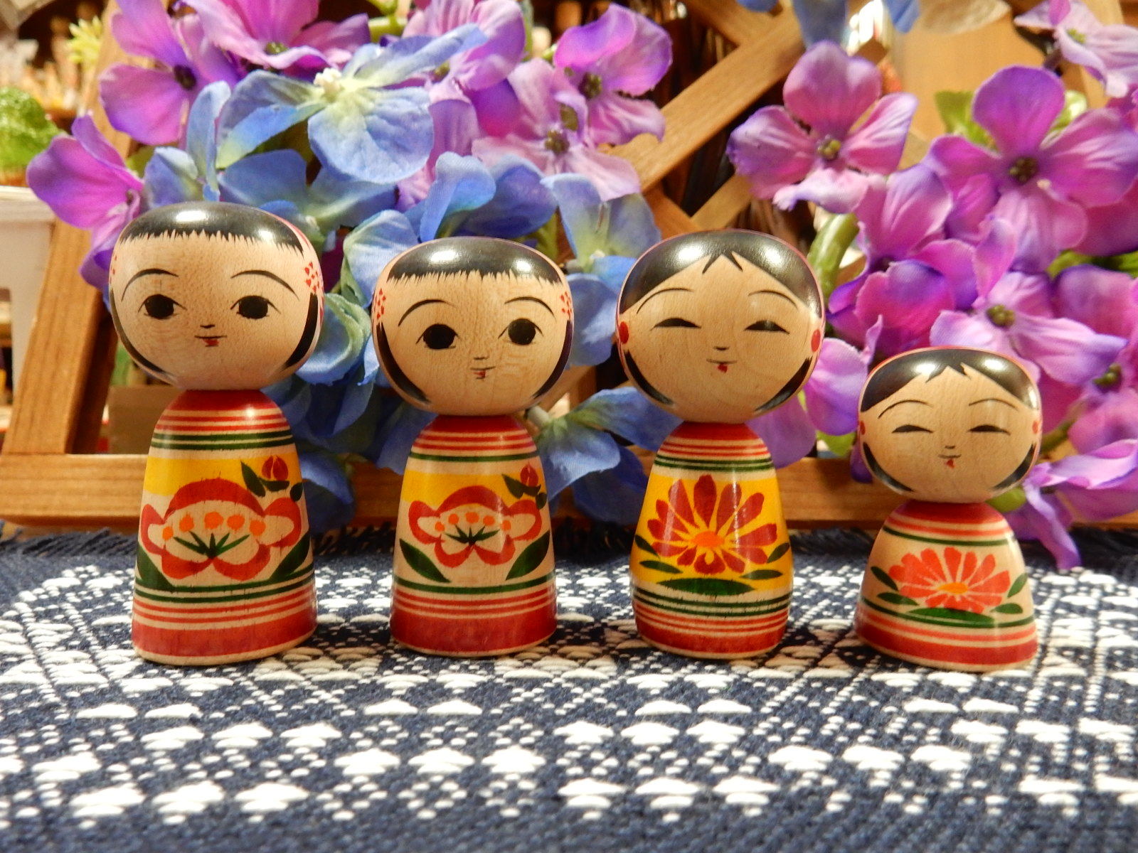 白鳥保子工人作のこけし : こけしと手織りの小部屋