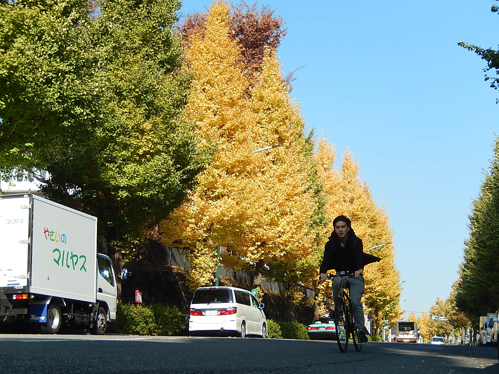 11月22日 渋谷 原宿 の自転車屋 FLAME bike前です_e0188759_18184128.jpg