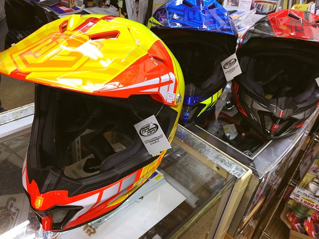 キッズサイズのHJCヘルメットが各色入荷しました!_f0062361_17262920.jpg