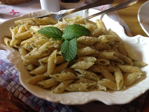 オリーブ農園でのランチ_a0136671_3571971.jpg