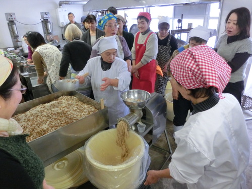 フェア関連企画「味噌仕込み体験と豆料理を食べる会」を開催しました！_d0317425_9521978.jpg