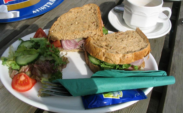 イギリスのサンドウィッチ : ブルーベルの森 ブログ 英国の自然を