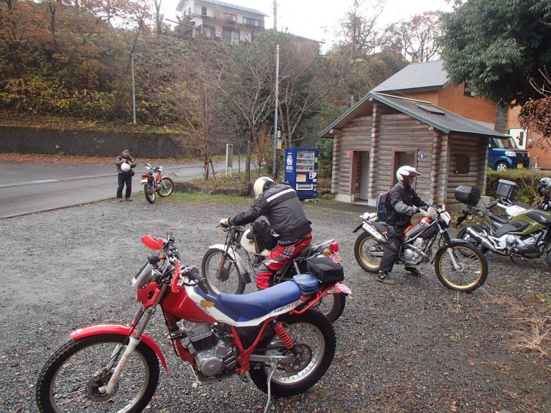 枯葉の林道・道志ツーリング_f0119755_9582029.jpg