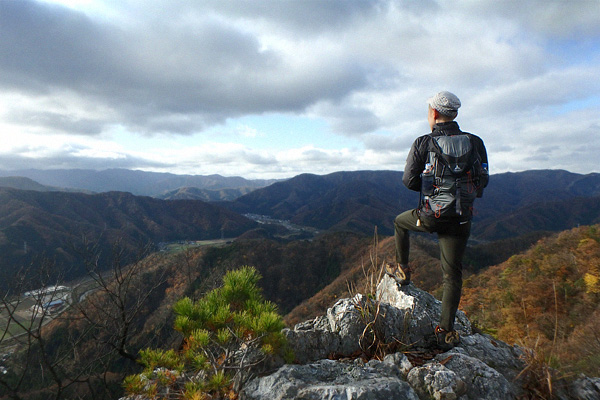 結構スリリングな杣山ハイキング。_c0087773_1952423.jpg