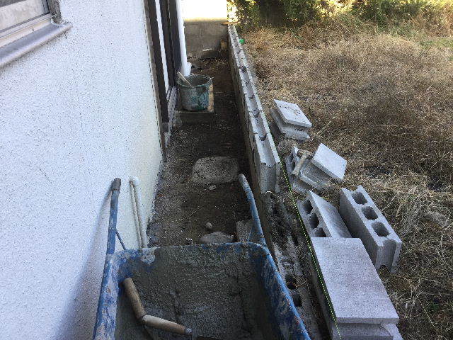 単独作業・・・ブロック積_f0031037_16070098.jpg