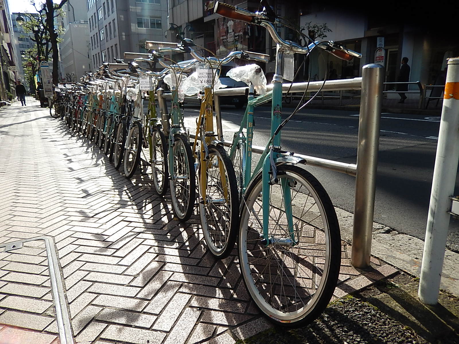 11月26日 渋谷 原宿 の自転車屋 FLAME bike前です_e0188759_137150.jpg