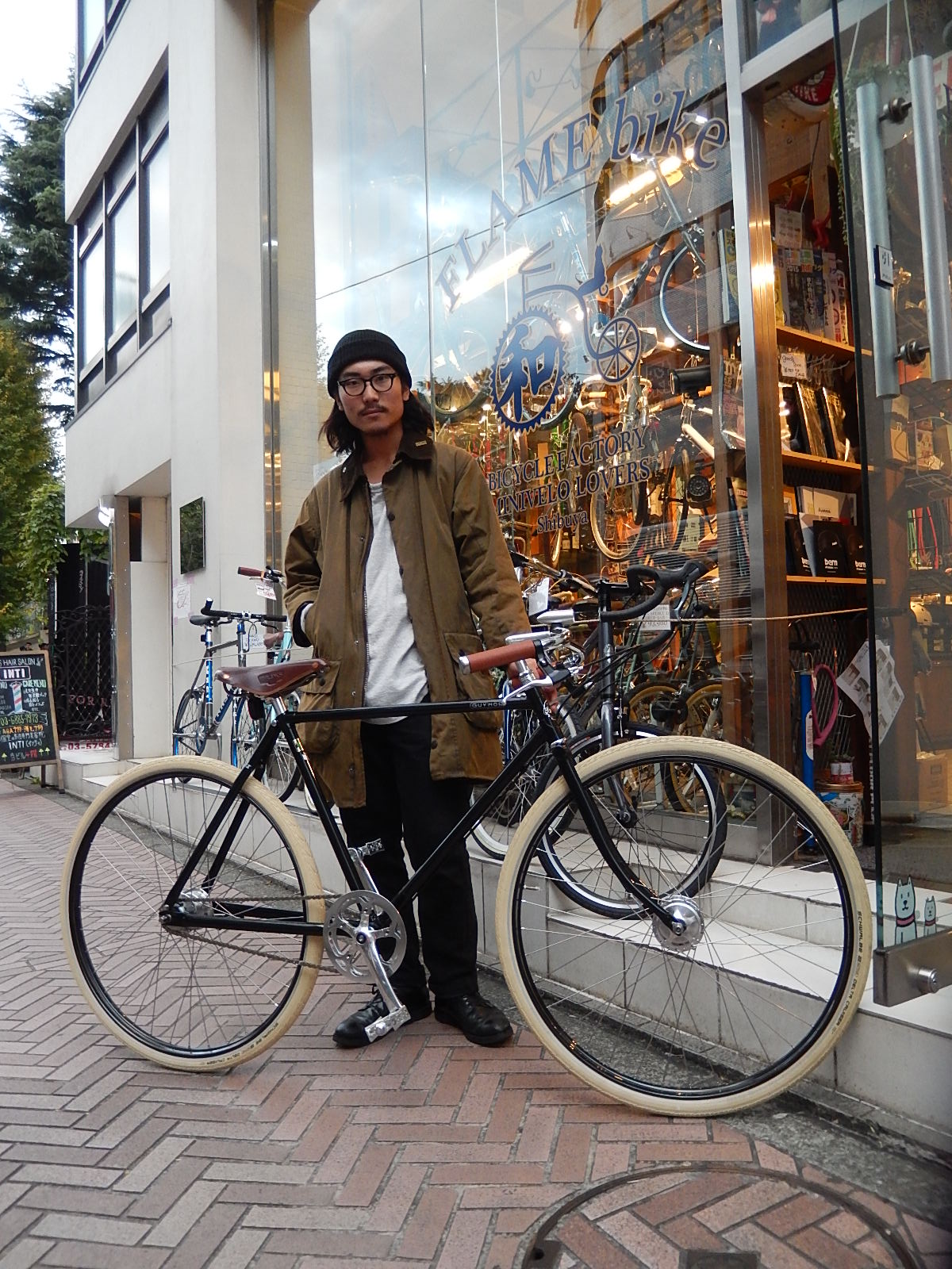 11月26日　渋谷　原宿　の自転車屋　FLAME bike前です_e0188759_19481717.jpg