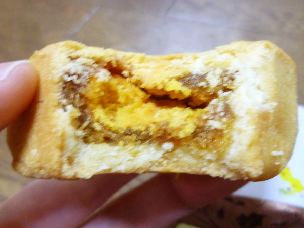 【台湾土産】鳳黄酥(パイナップルケーキ)_c0152767_23071484.jpg